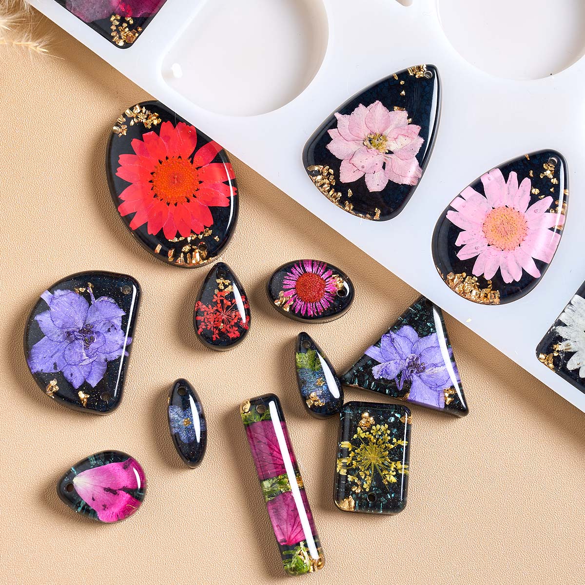 Time Stone Pendant Silicone Mo - The Art And Craft Of Jewelry のレビューと価格