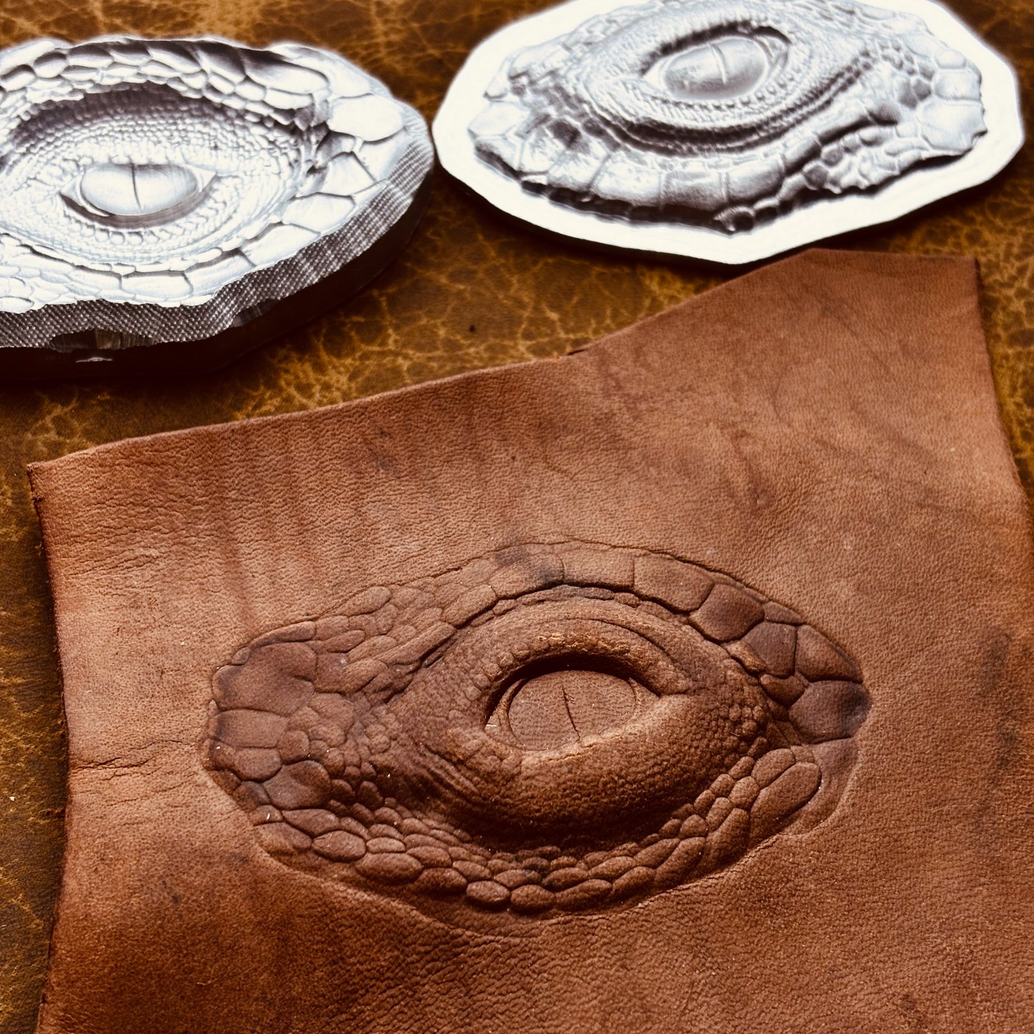Dragon Dinosaur Eye Leather Em - Dinosaur And Craft のレビューと価格